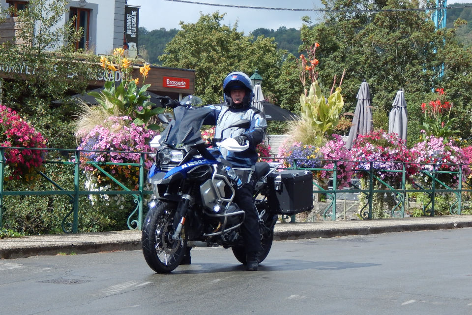 Motorrijbewijspoint Wageningen examengarantie AVB en AVD